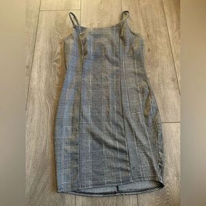 Lilian woman’s bodycon plaid dress used in good condition